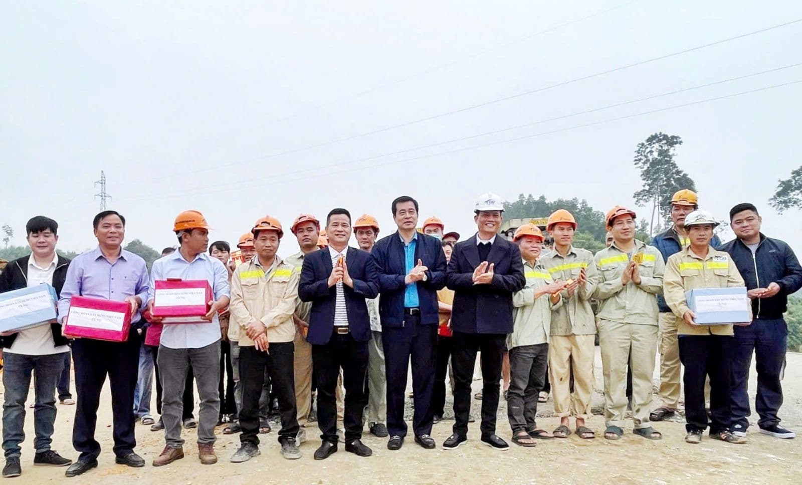 Tet không nghỉ trên cao tốc Tuyên Quang – Hà Giang, công đoàn Xây dựng Việt Nam tiếp lửa công trường 1