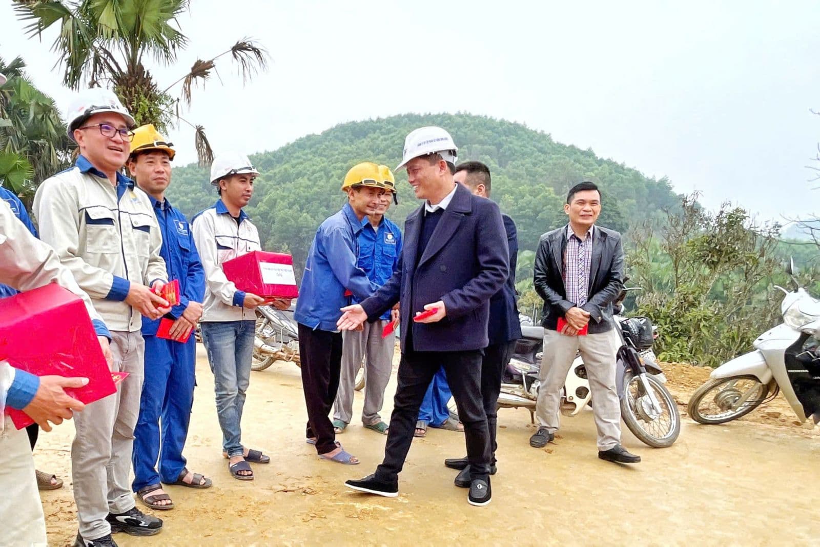 Tet không nghỉ trên cao tốc Tuyên Quang – Hà Giang, công đoàn Xây dựng Việt Nam tiếp lửa công trường 6